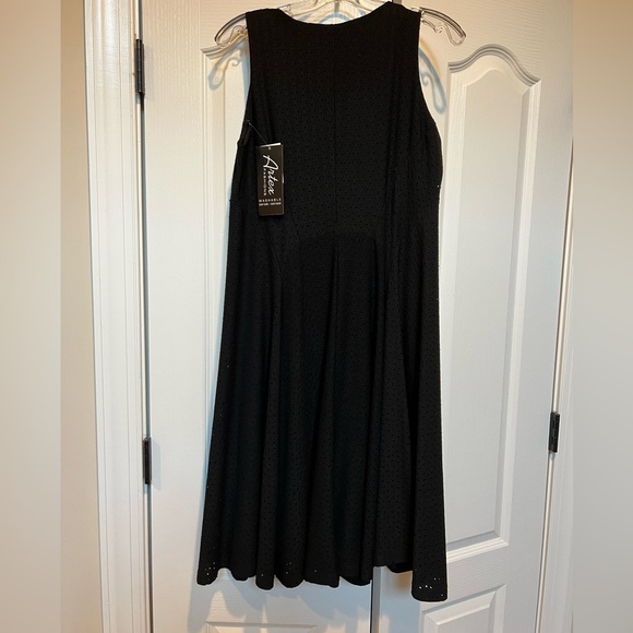 Artes Shift/Swing Dress- Black Eyelet - Picture 5 of 6